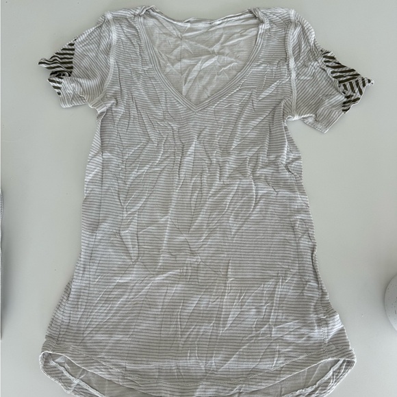 LULULEMON WHAT THE SPORT V NECK TEE WHITE/SILVER/GOLD 2 - Picture 3 of 6